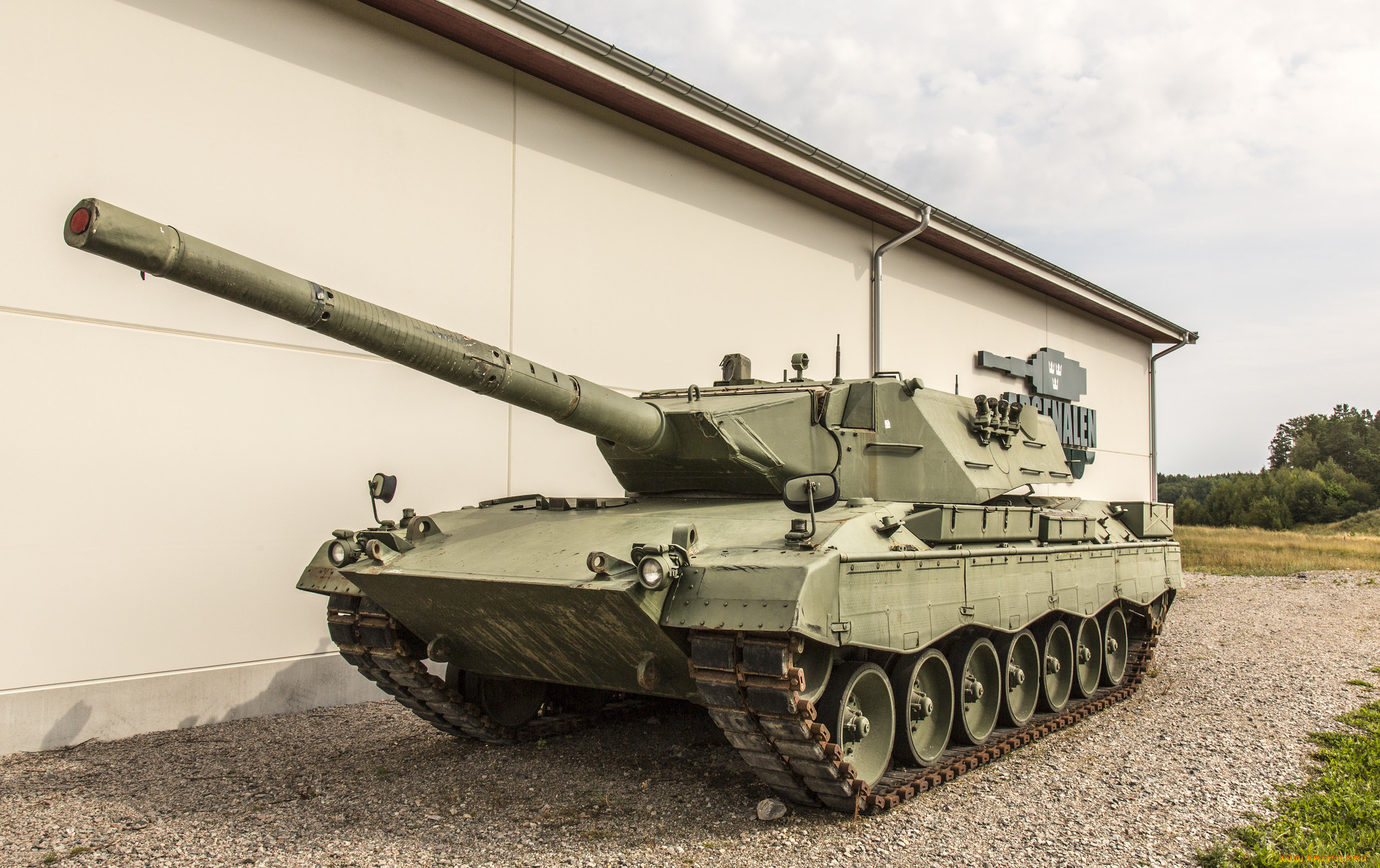 Стен лео 2.3. Танк леопард 2. Leopard 2k. Танк Leopard 2k. Леопард Кайлер Leopard 2k.